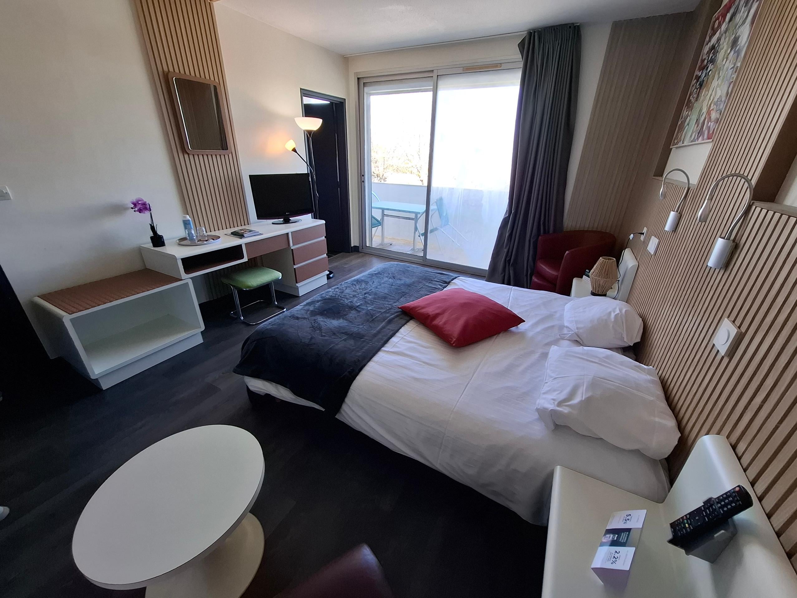 Logis Hôtel Domaine des Trois Pins