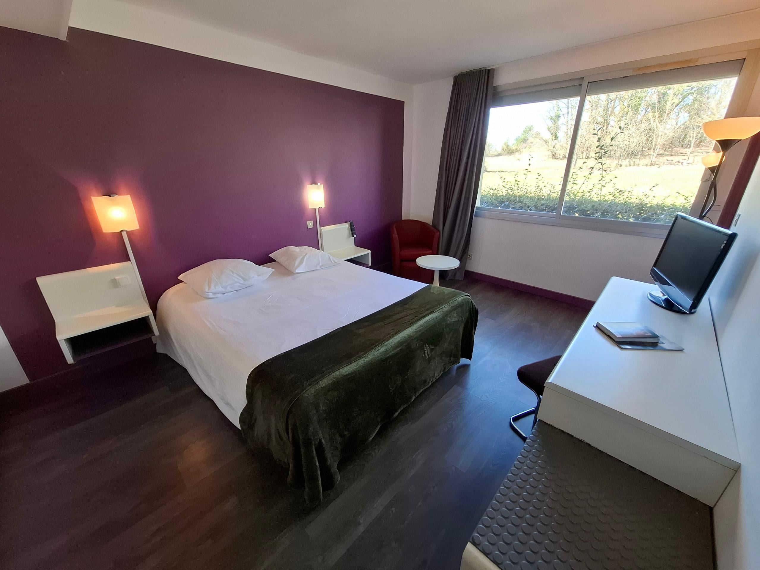 Logis Hôtel Domaine des Trois Pins