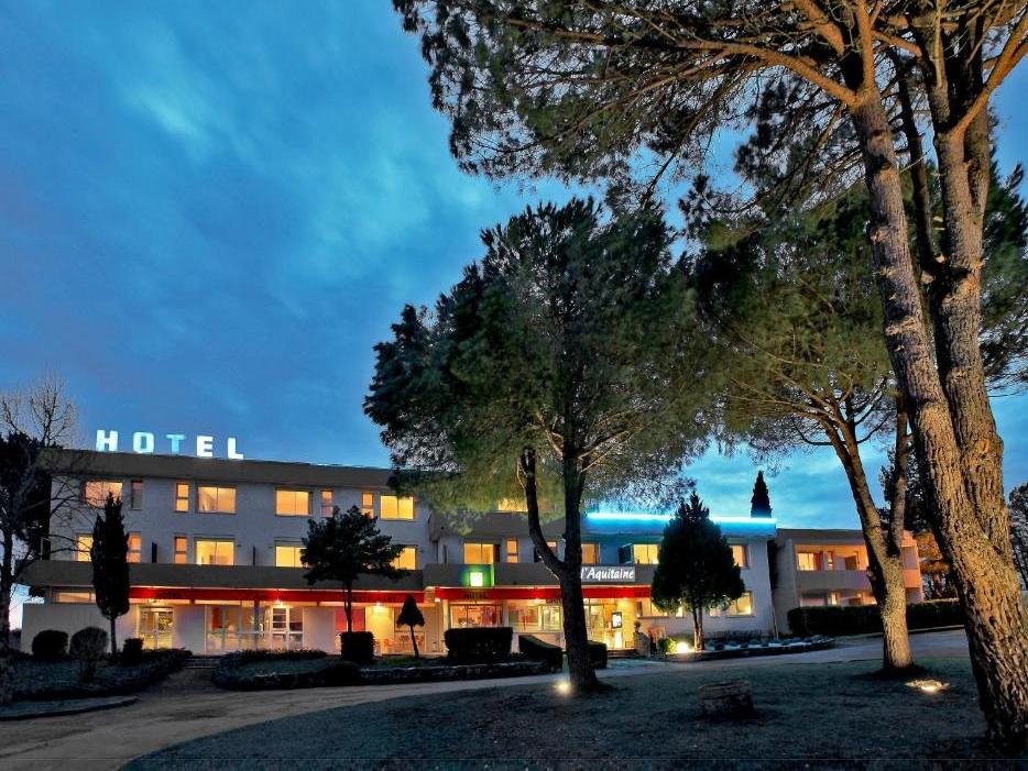 Logis Hôtel Domaine des Trois Pins