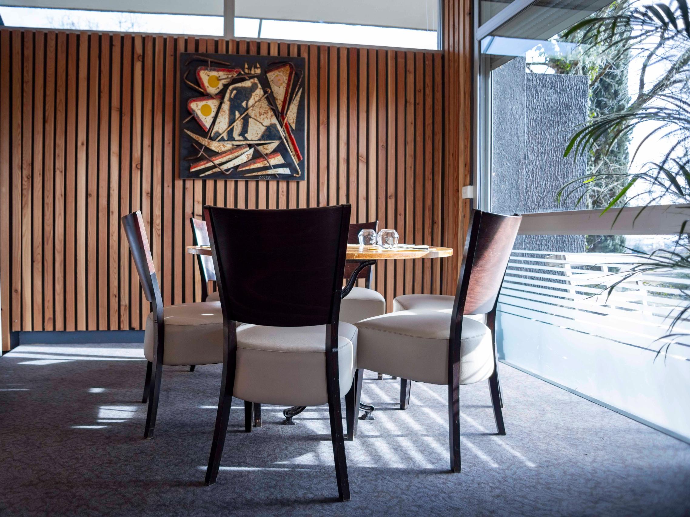 Logis Hôtel Domaine des Trois Pins