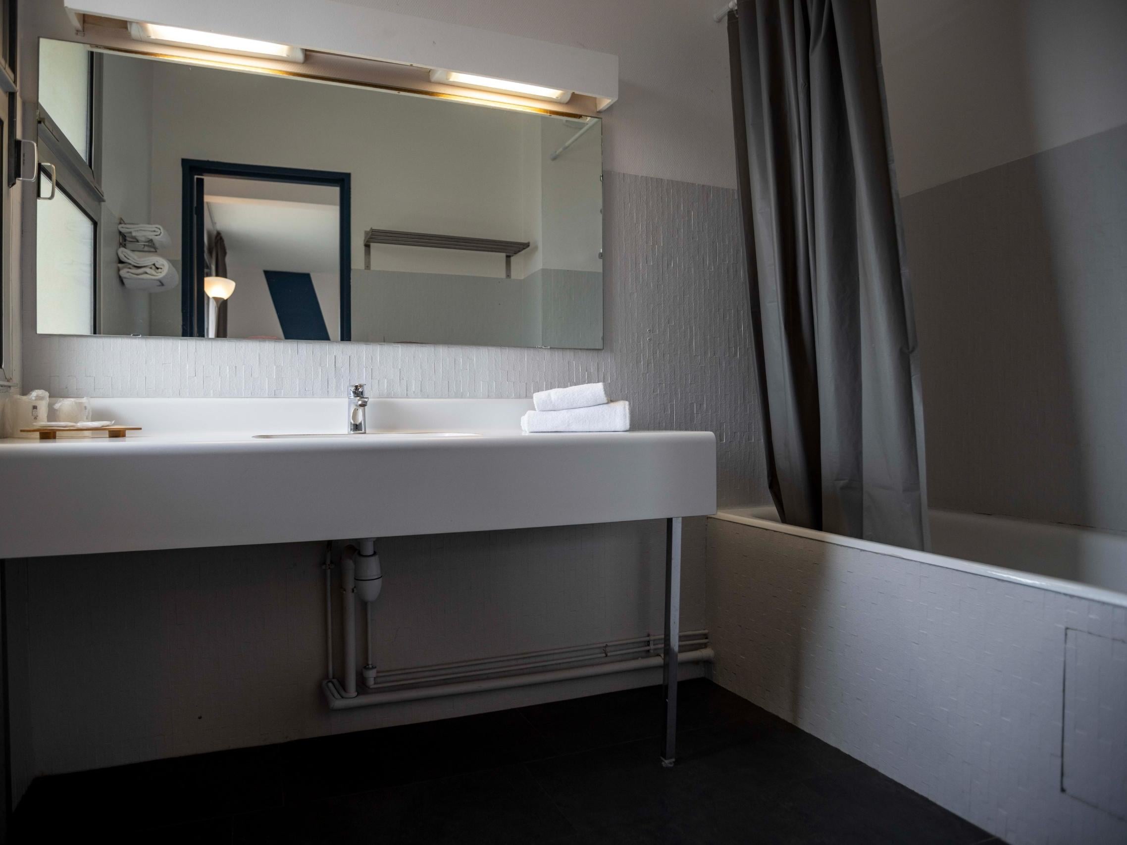 Logis Hôtel Domaine des Trois Pins