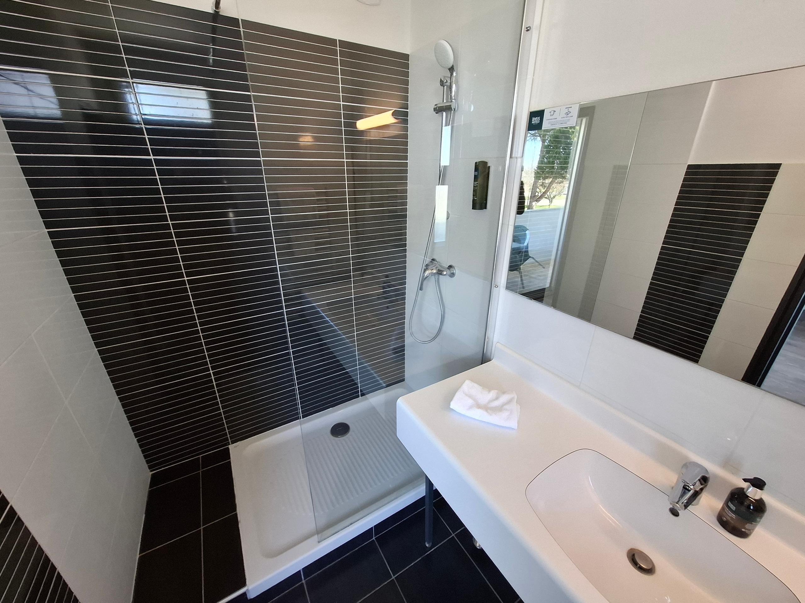 Logis Hôtel Domaine des Trois Pins