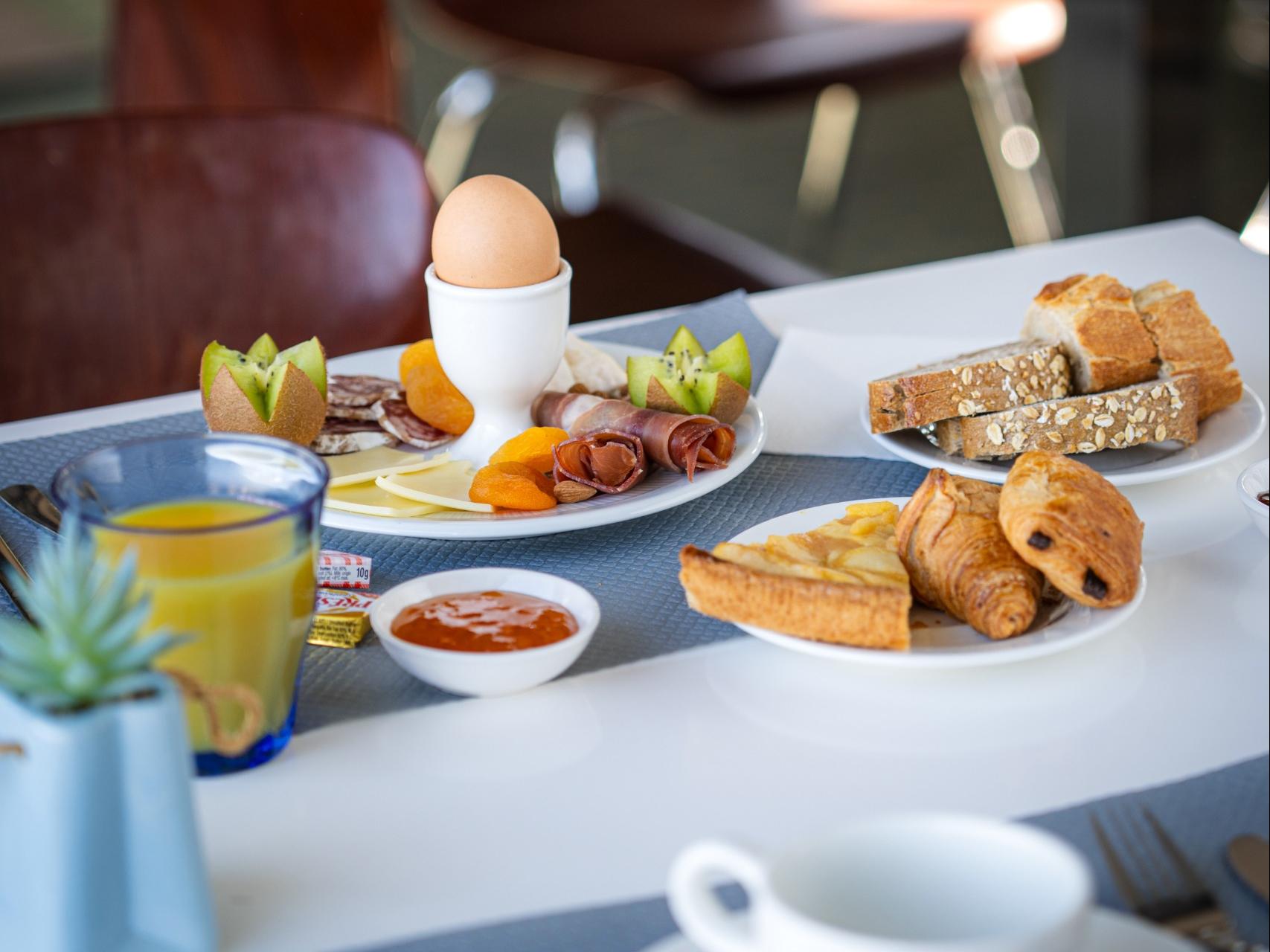 Cit\'Hotel L\'Oasis d\'Avignon