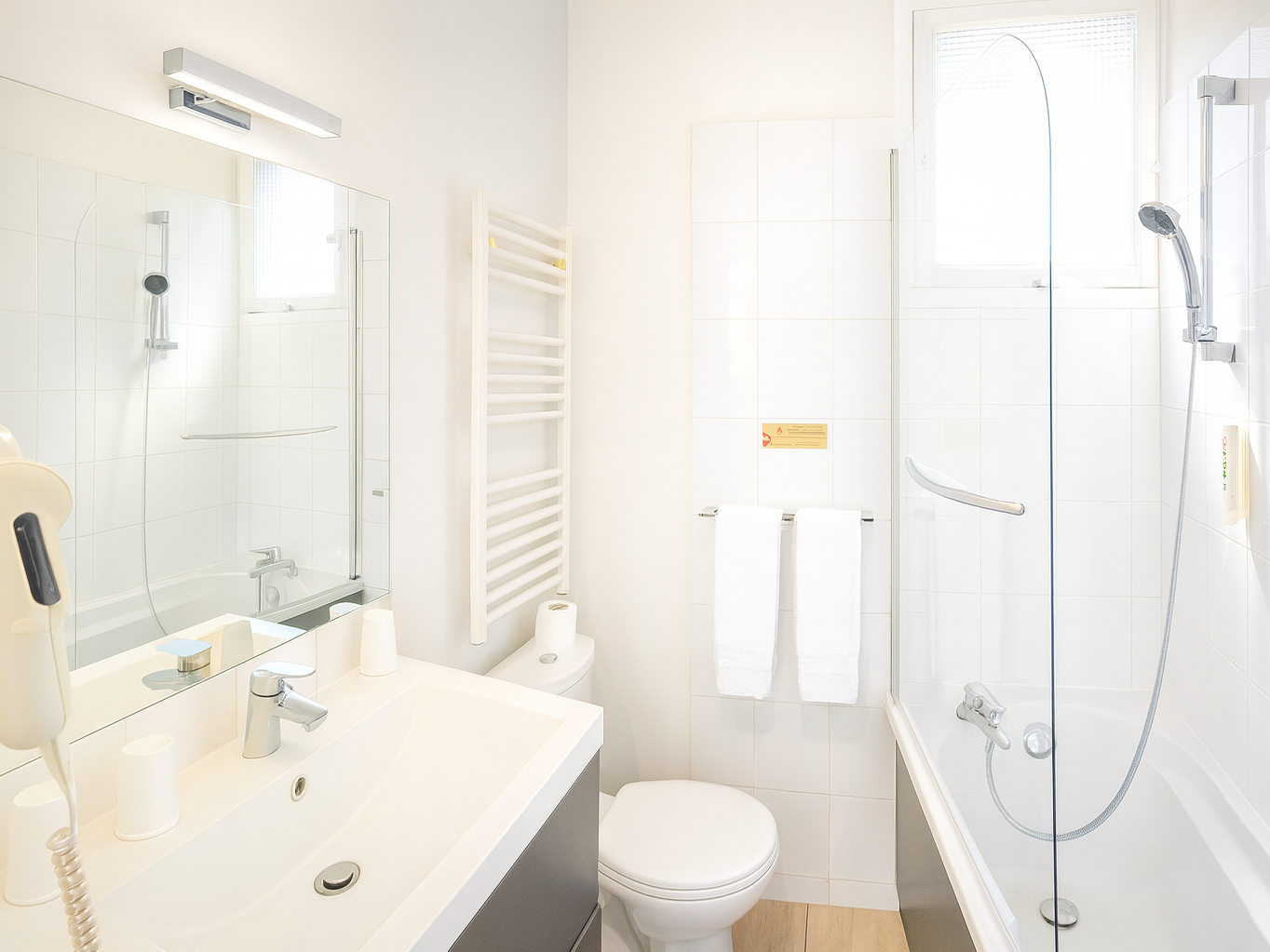 Cit\'Hotel L\'Oasis d\'Avignon