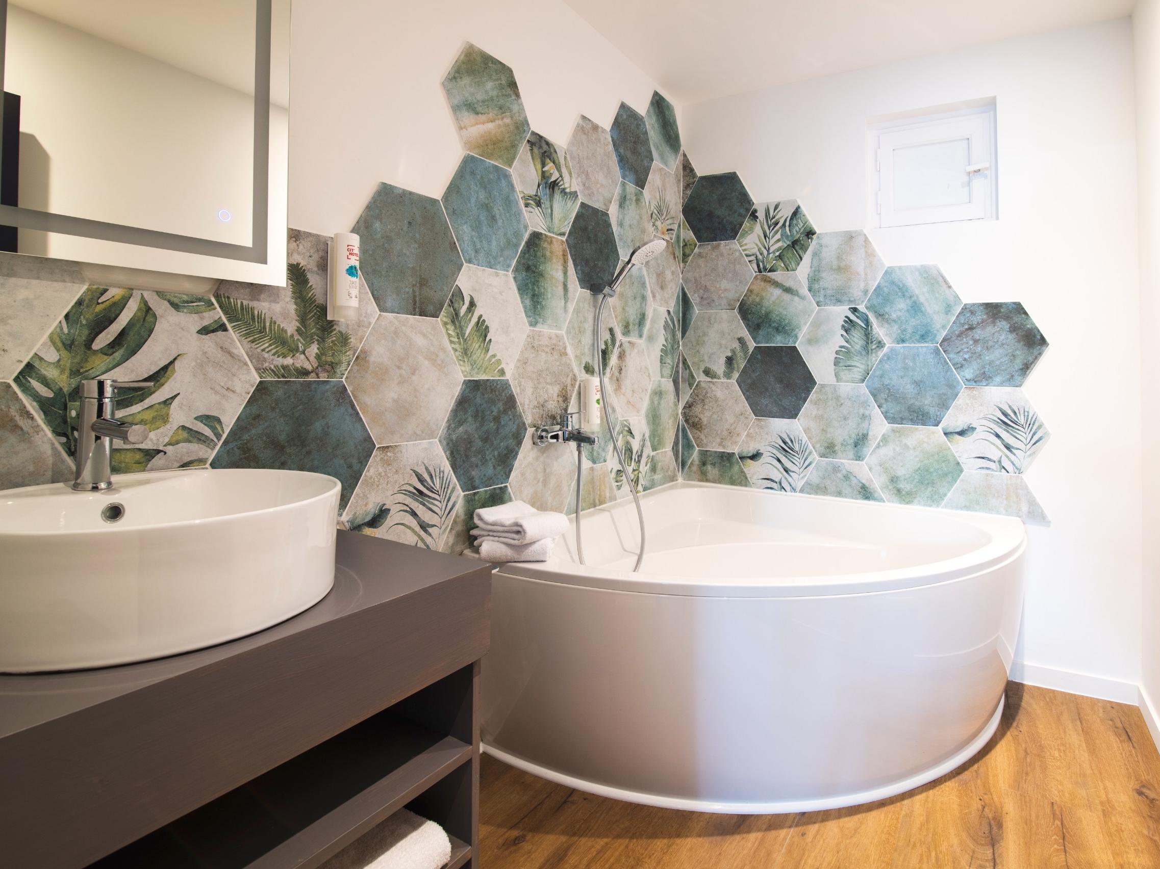 Cit\'Hotel L\'Oasis d\'Avignon