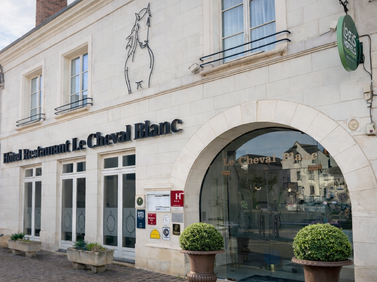 Logis Hôtel le Cheval Blanc