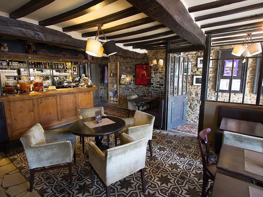 Logis Hôtel Aux 13 Arches