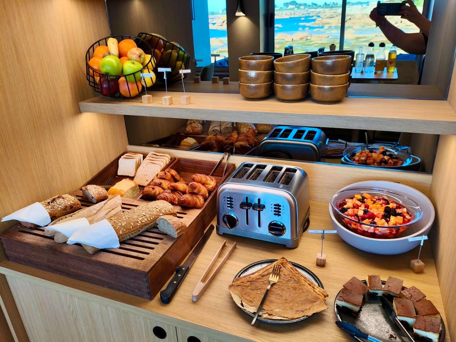 Logis Hôtel Saint-Guirec et de la Plage