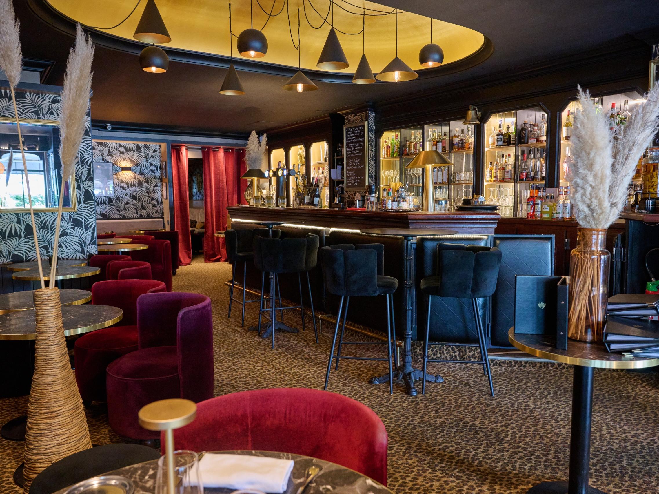 Logis Hôtel du Boeuf Couronné Rest. l\'Amphitryon