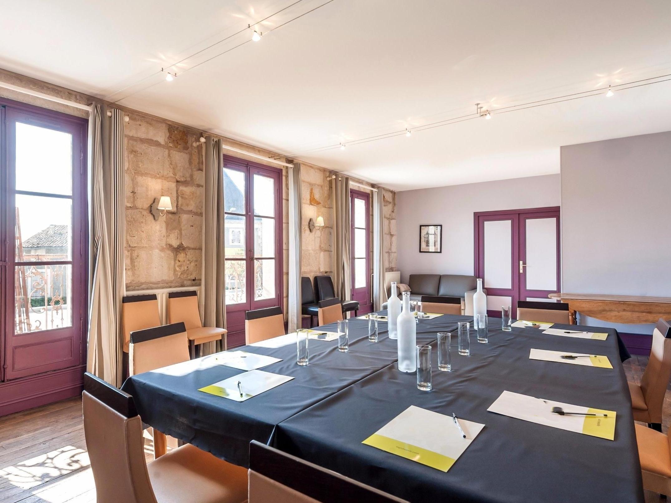 Logis Hôtel les Glycines