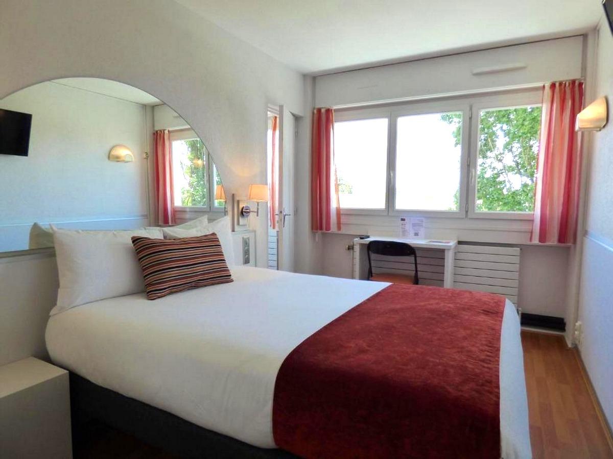 Cit\'Hotel Escatel