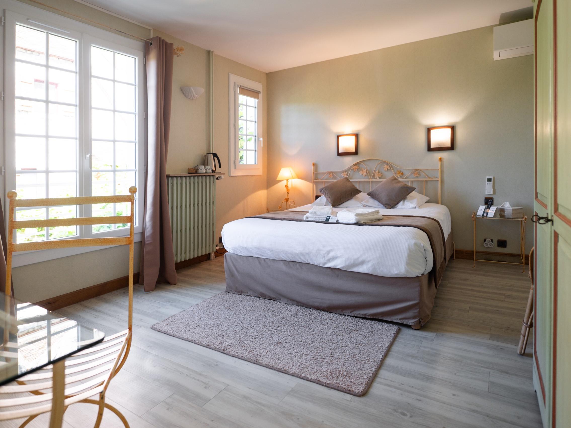 Logis Hôtel Domaine les Falaises