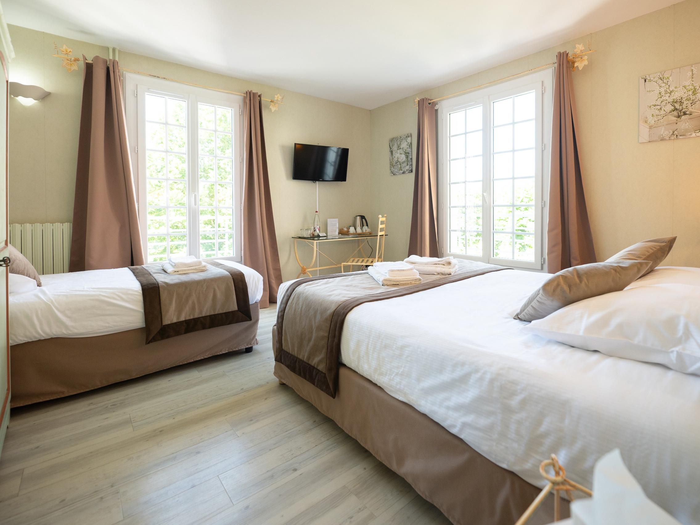 Logis Hôtel Domaine les Falaises