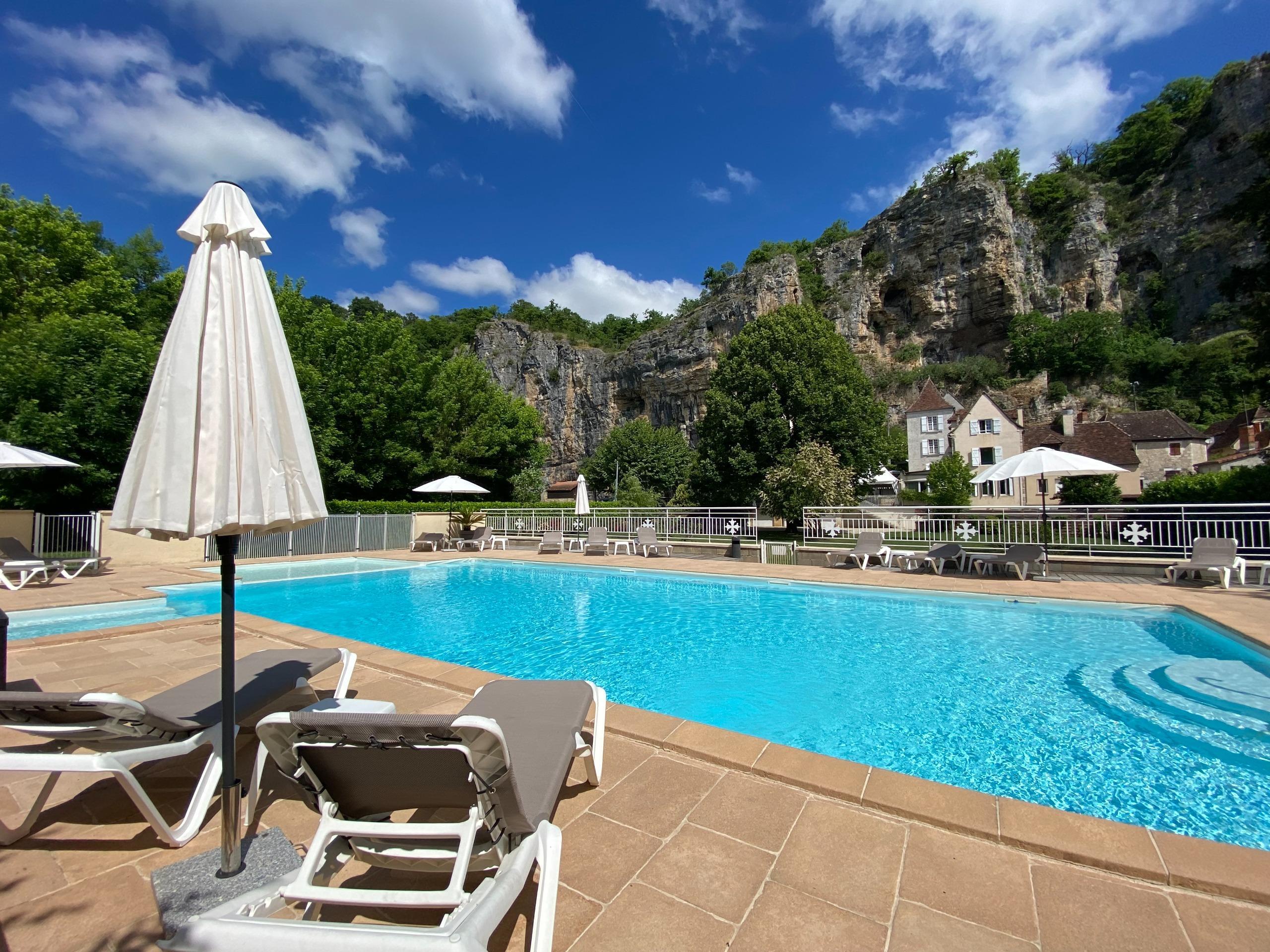 Logis Hôtel Domaine les Falaises