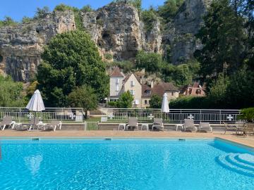 Logis Hôtel Domaine les Falaises