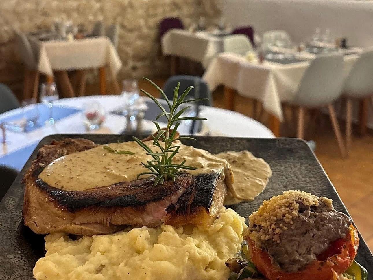 Logis Hôtel l\'Esquielle