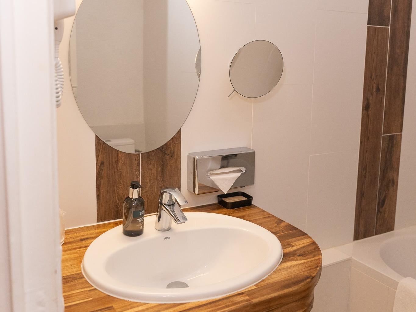 Logis Hôtel Hostellerie de l\'Abbaye