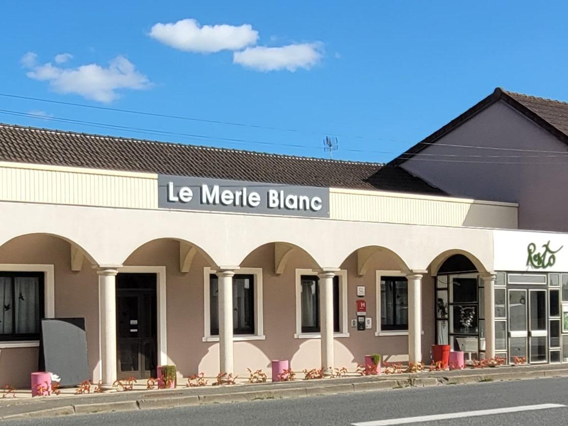 Logis Hôtel le Merle Blanc