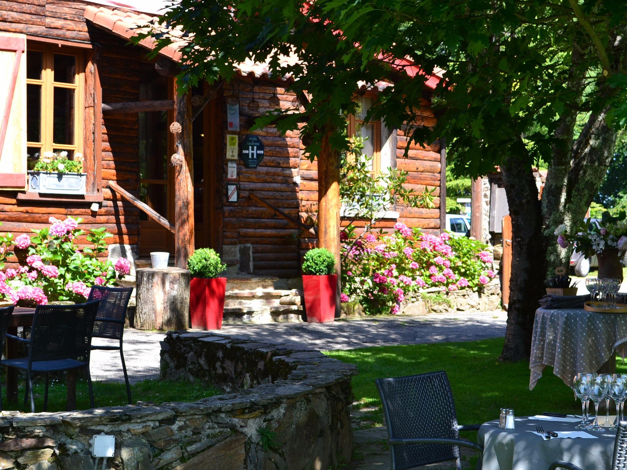 Auberge Les Myrtilles Col Des Marrous Le Bosc Logis Auberge les Myrtilles, Hôtel Logis LE BOSC, séjour Midi Pyrénées