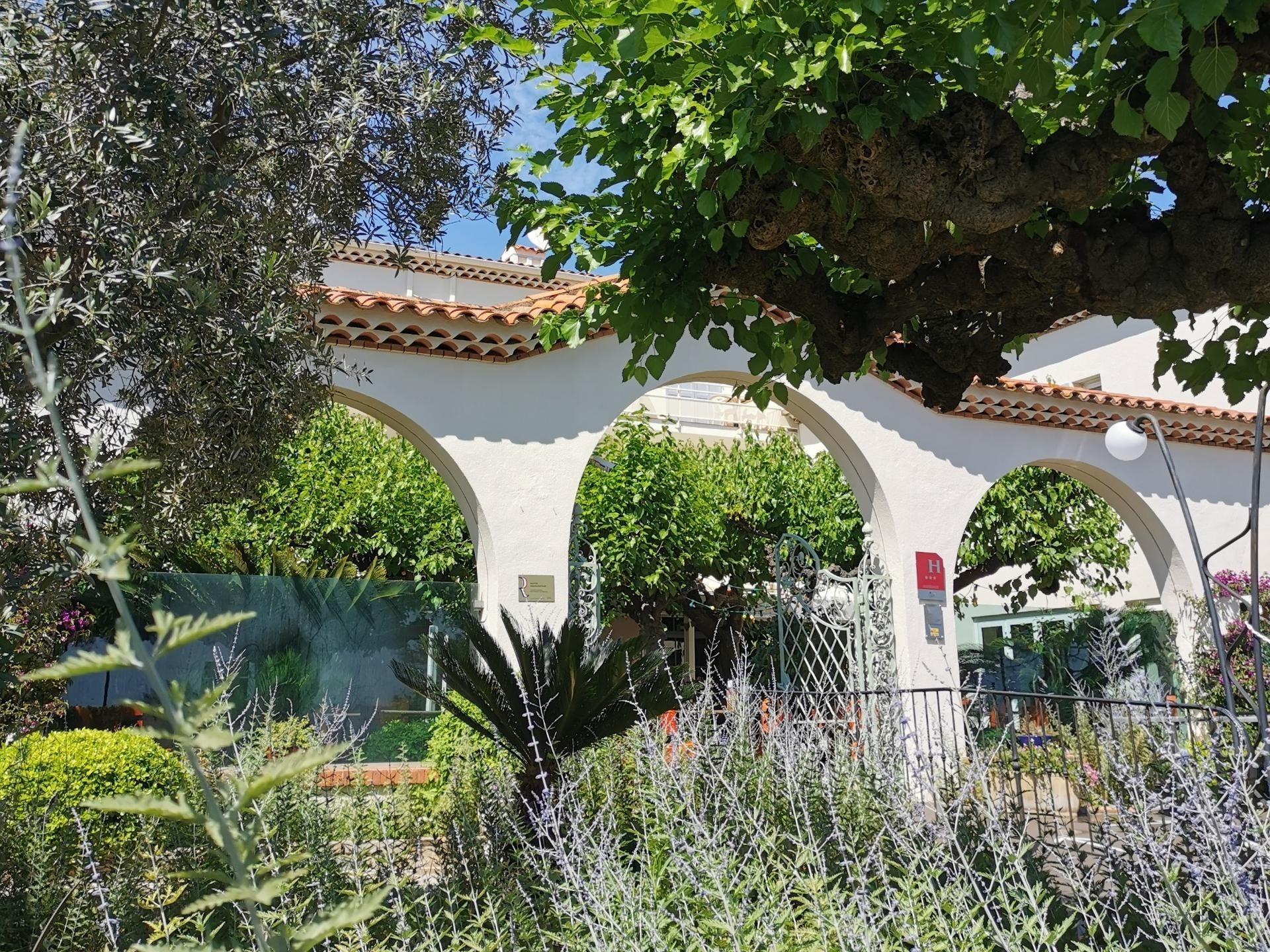 Logis Hôtel le Provençal Rest. les Mûriers