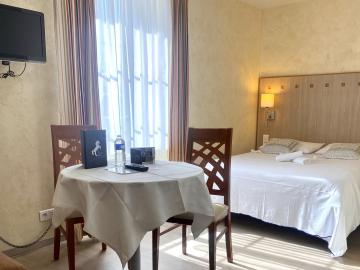 Logis Hôtel le Cheval Blanc et Clovis