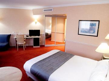 Logis Hôtel Lyon Est - Porte de l'Ain Rest. le Relais de Genève