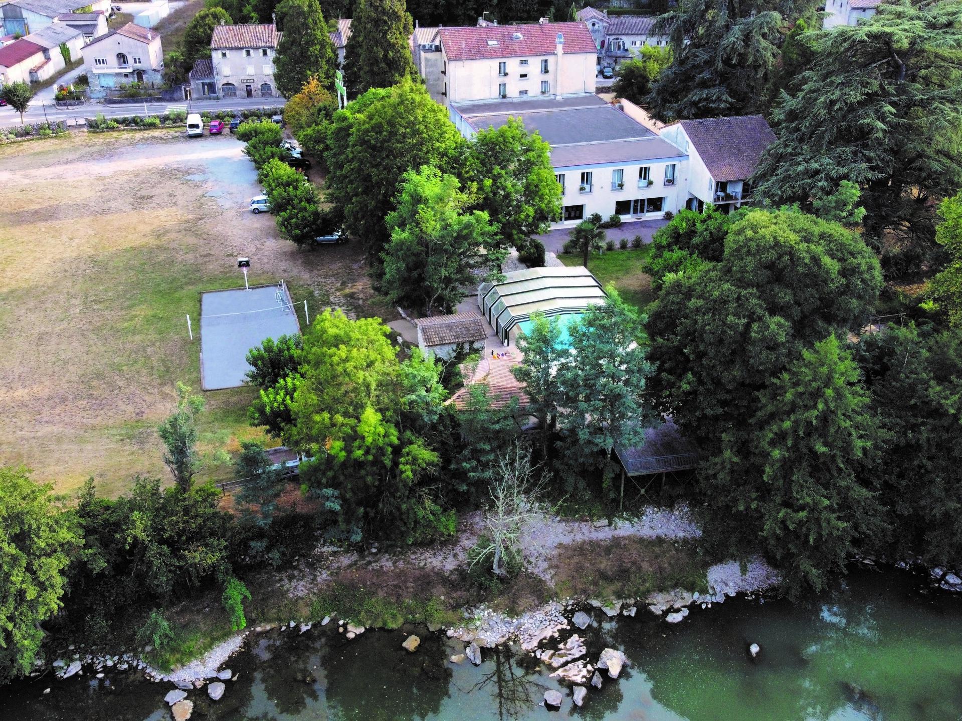 Logis Hôtel les Cèdres
