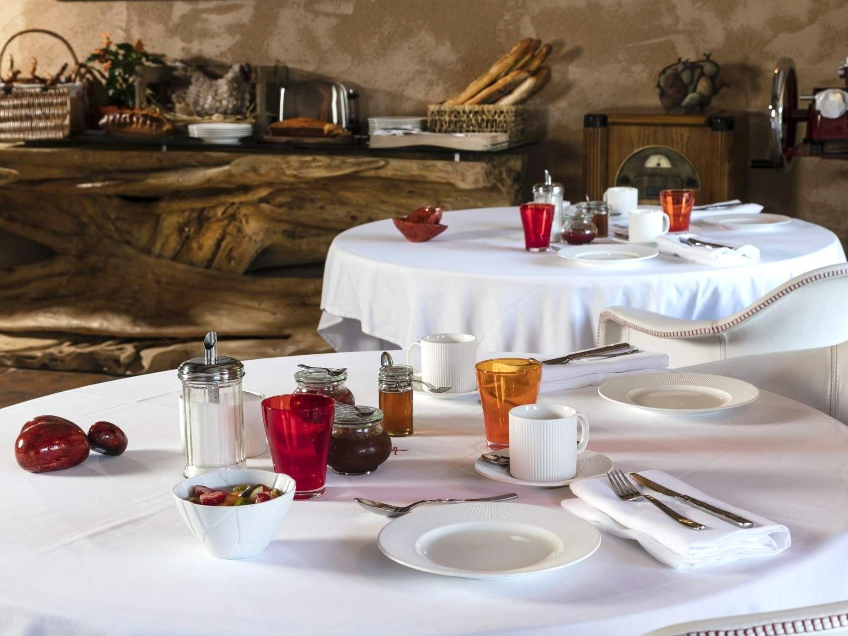 Auberge du Vieux Puits, Singuliers Hôtel