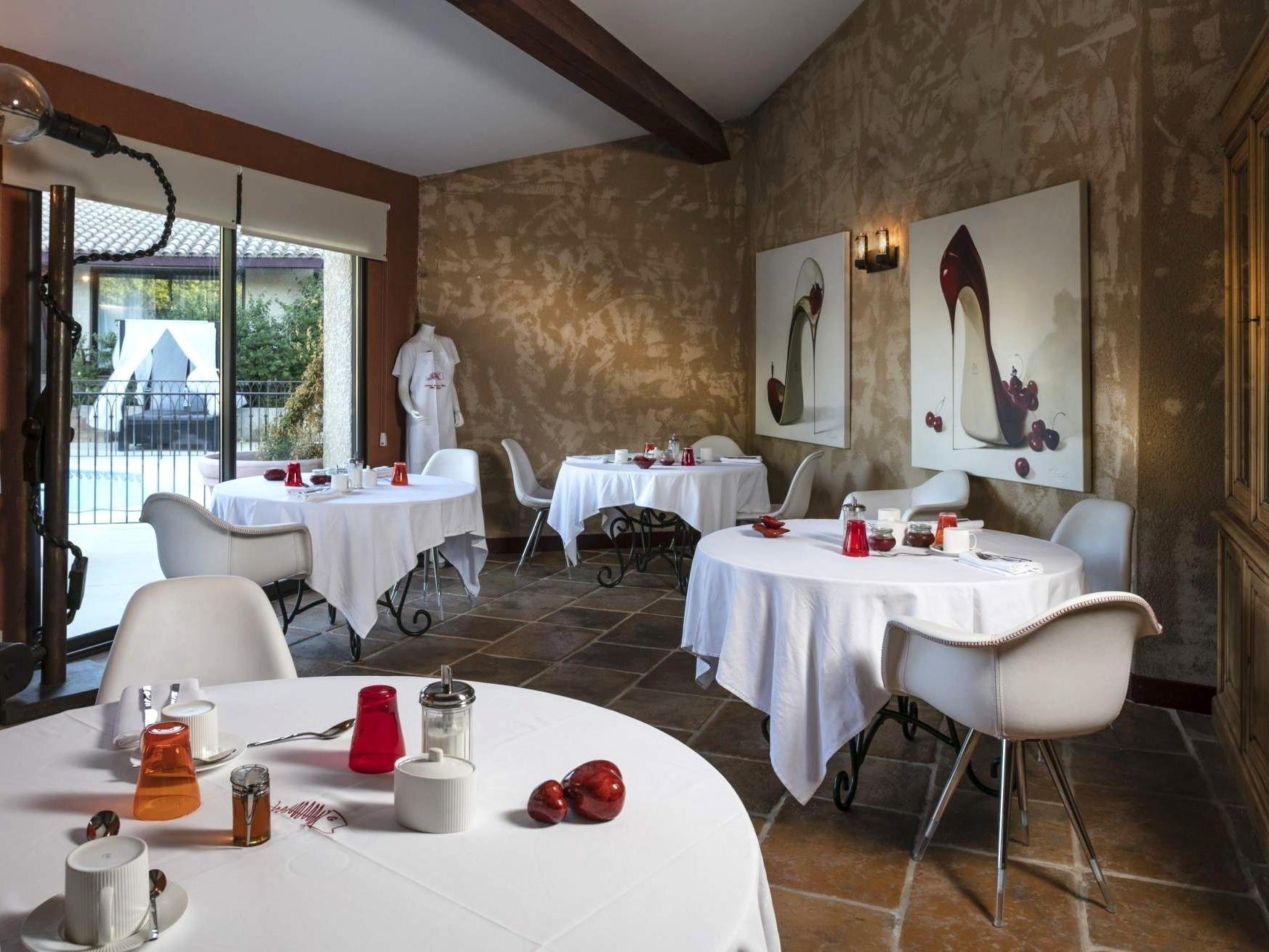 Auberge du Vieux Puits, Singuliers Hôtel