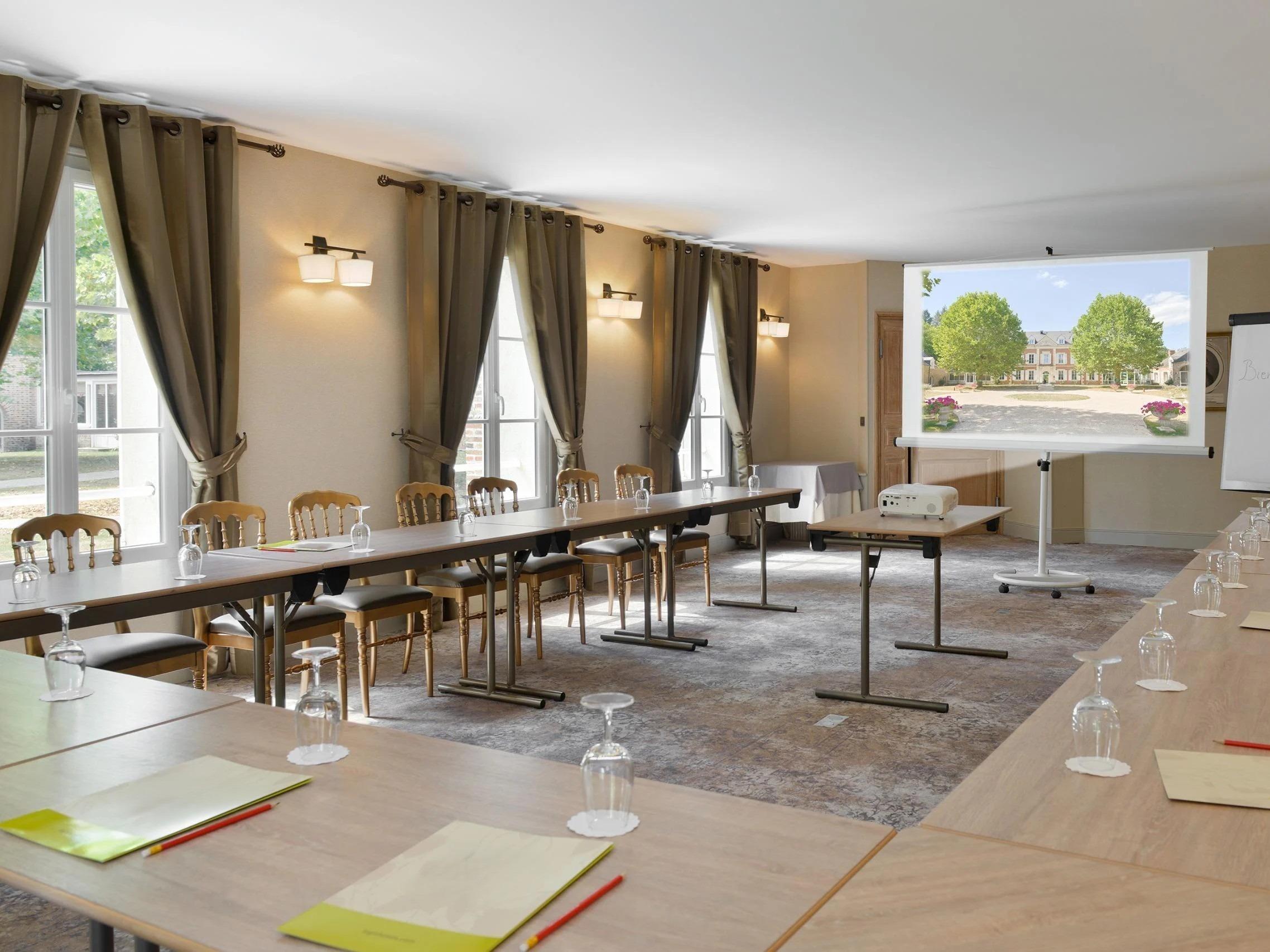 Logis Hôtel Domaine de Valaudran