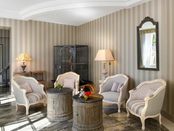 Logis Hôtel Domaine de Valaudran