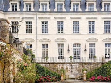 Logis Grand Hôtel De Labbaye Hôtel Logis Beaugency Stay - 