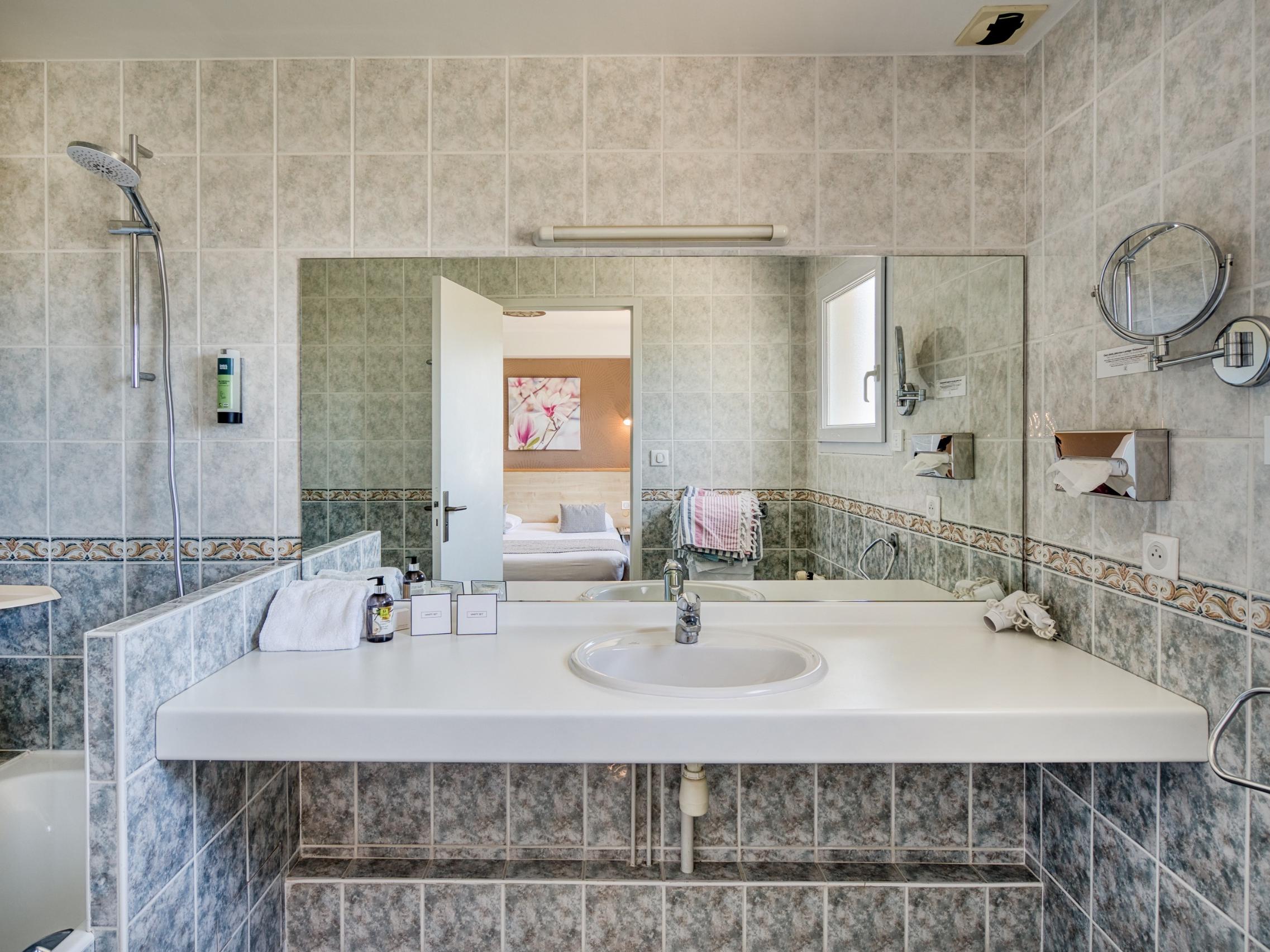 Logis Hôtel Belle-Vue