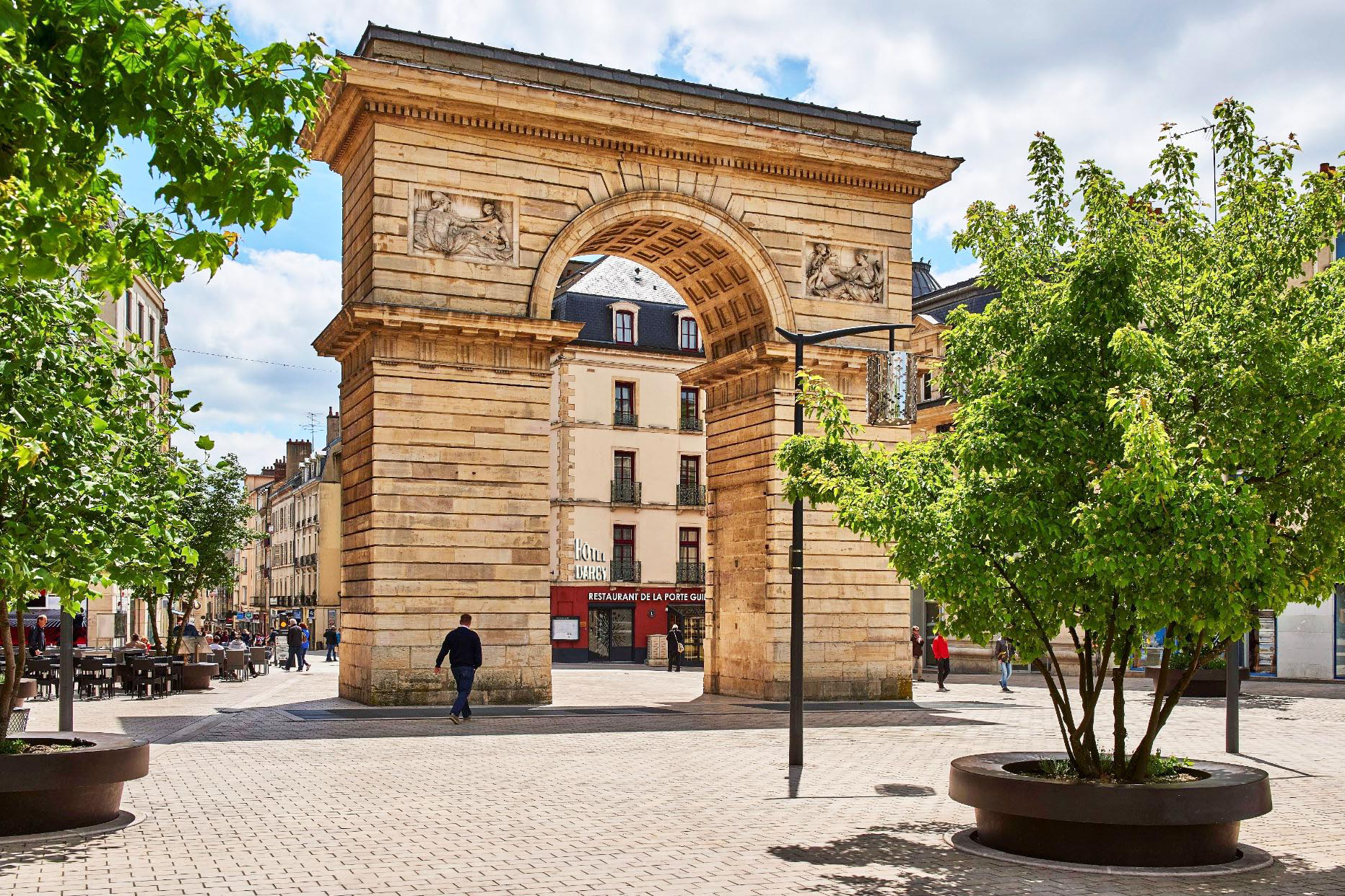 Hotel with parking in the center of Dijon