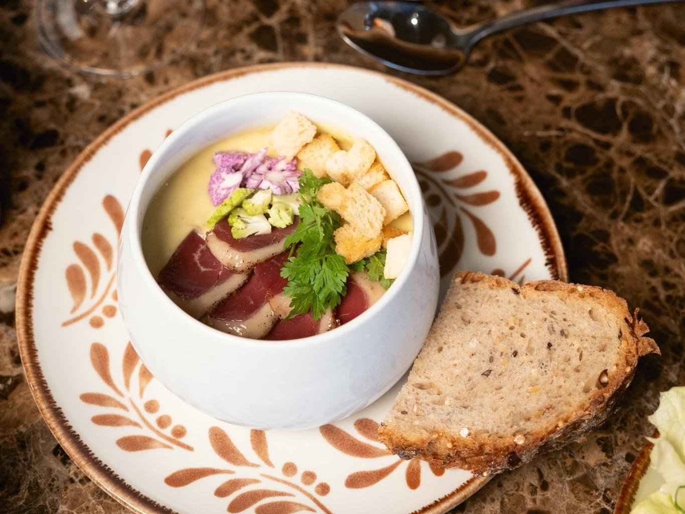 Teritoria les Roseaux, Restaurant du Hangar Y