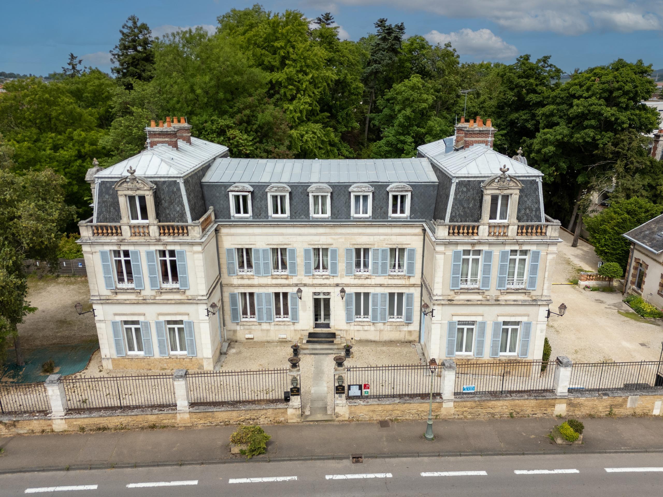 Logis Hôtel les Maréchaux