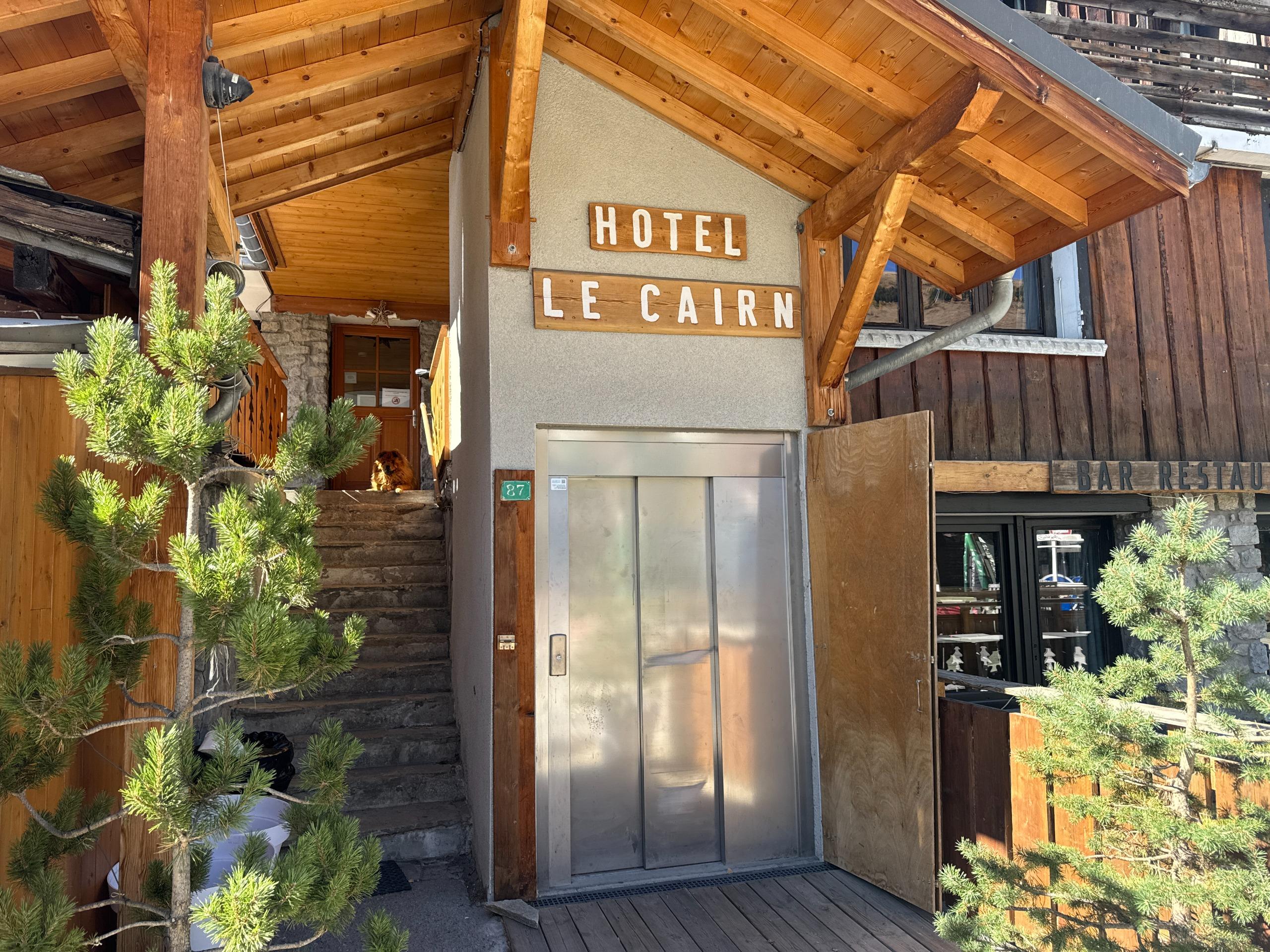 Logis Hôtel le Cairn