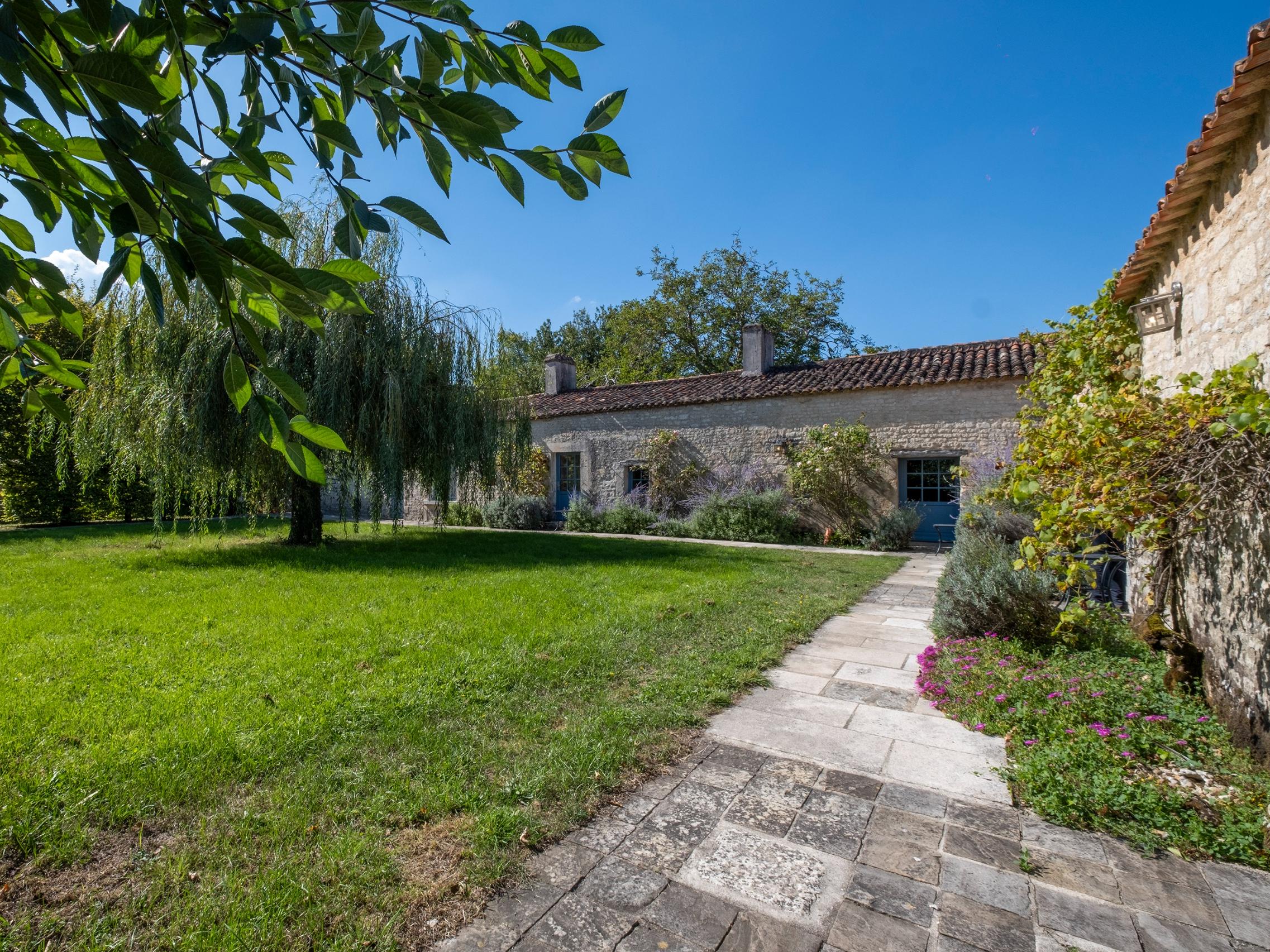 Demeures & Châteaux le Portail en Marais Poitevin