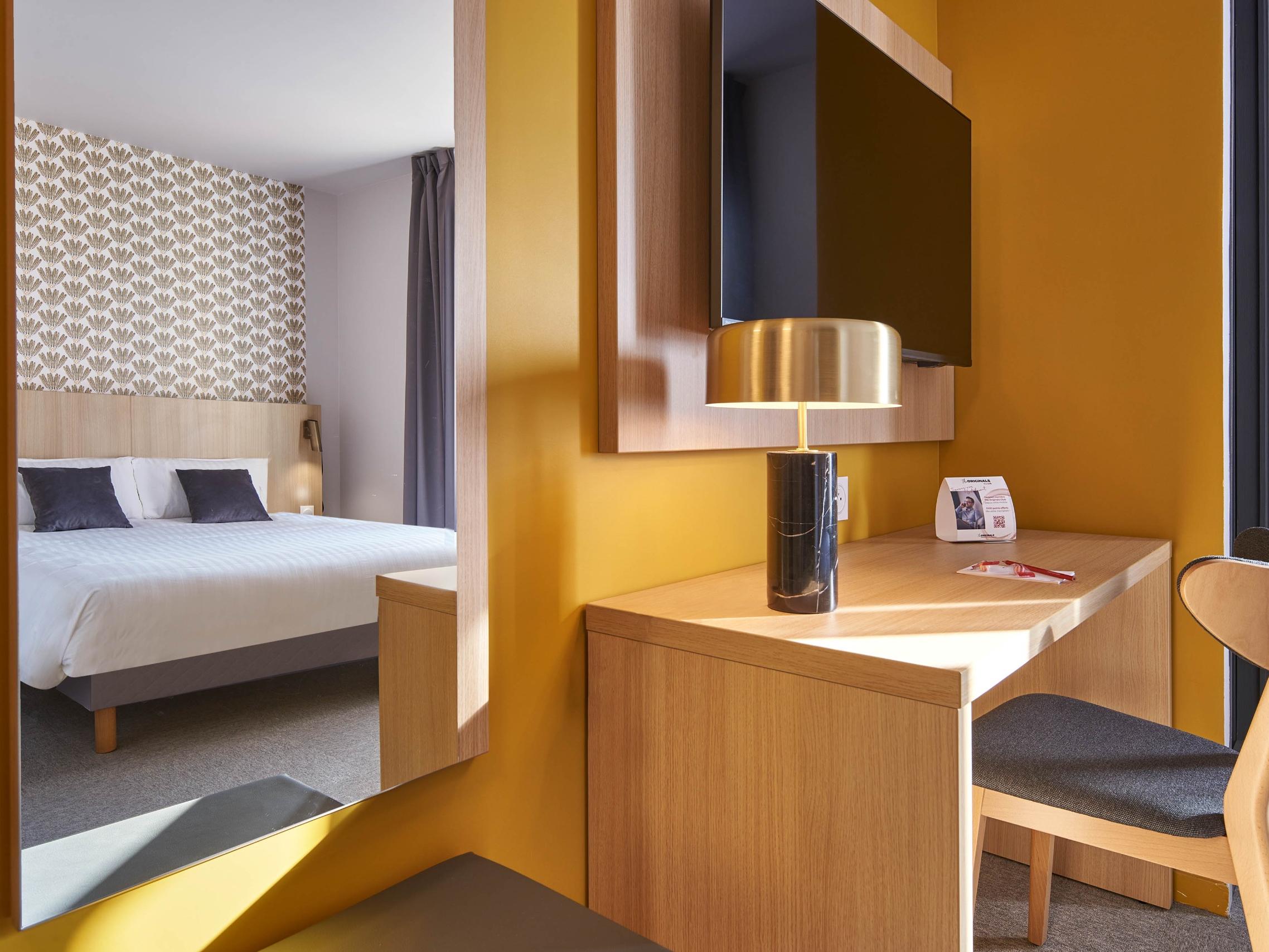 Logis Hôtel Larivaut