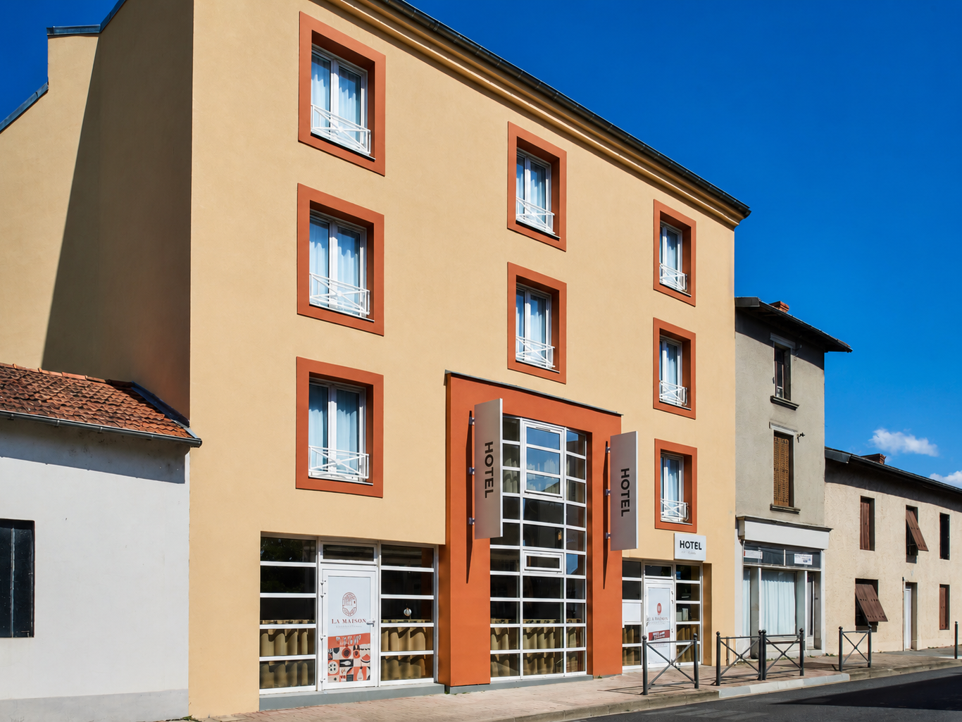 Logis Hôtel Larivaut
