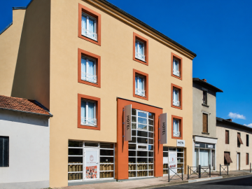 Logis Hôtel Larivaut