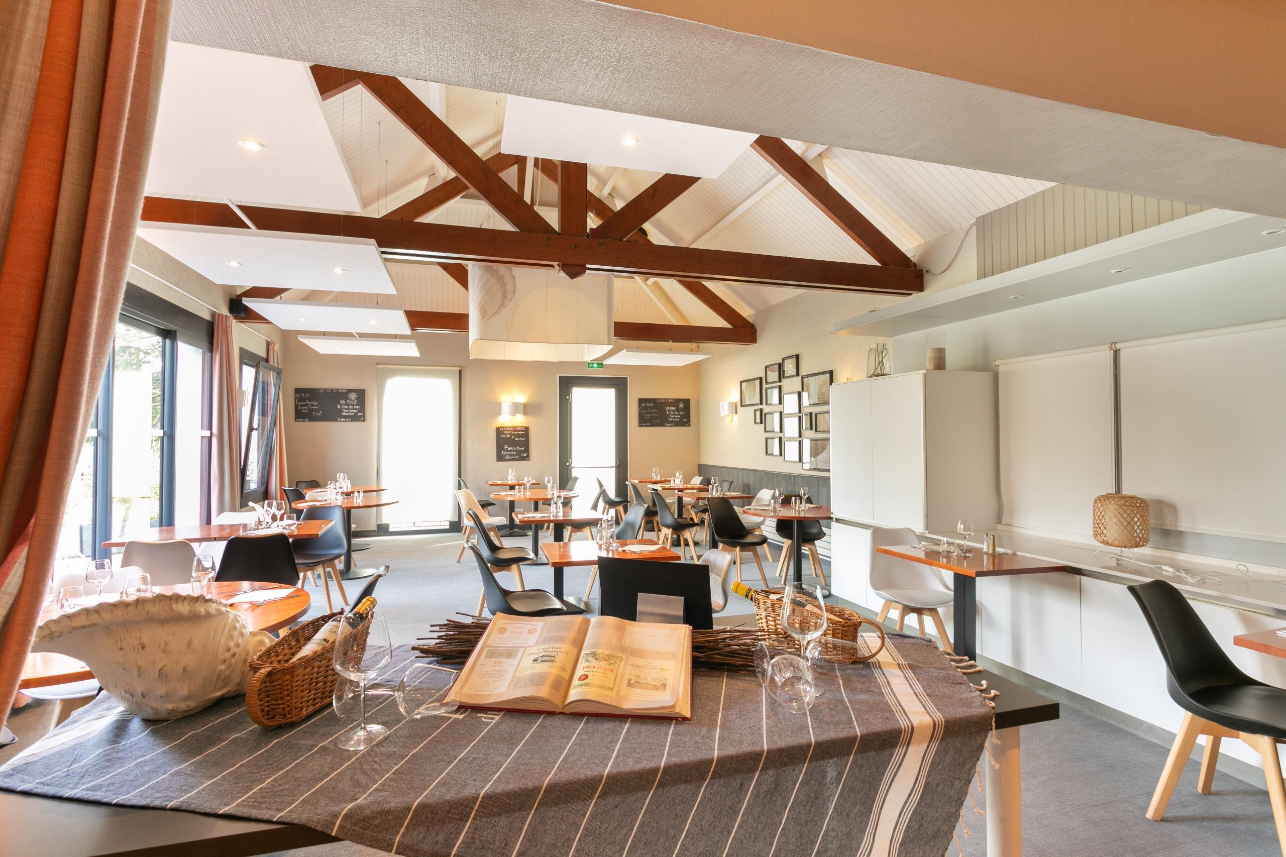 Logis Hôtel Au Chêne Vert