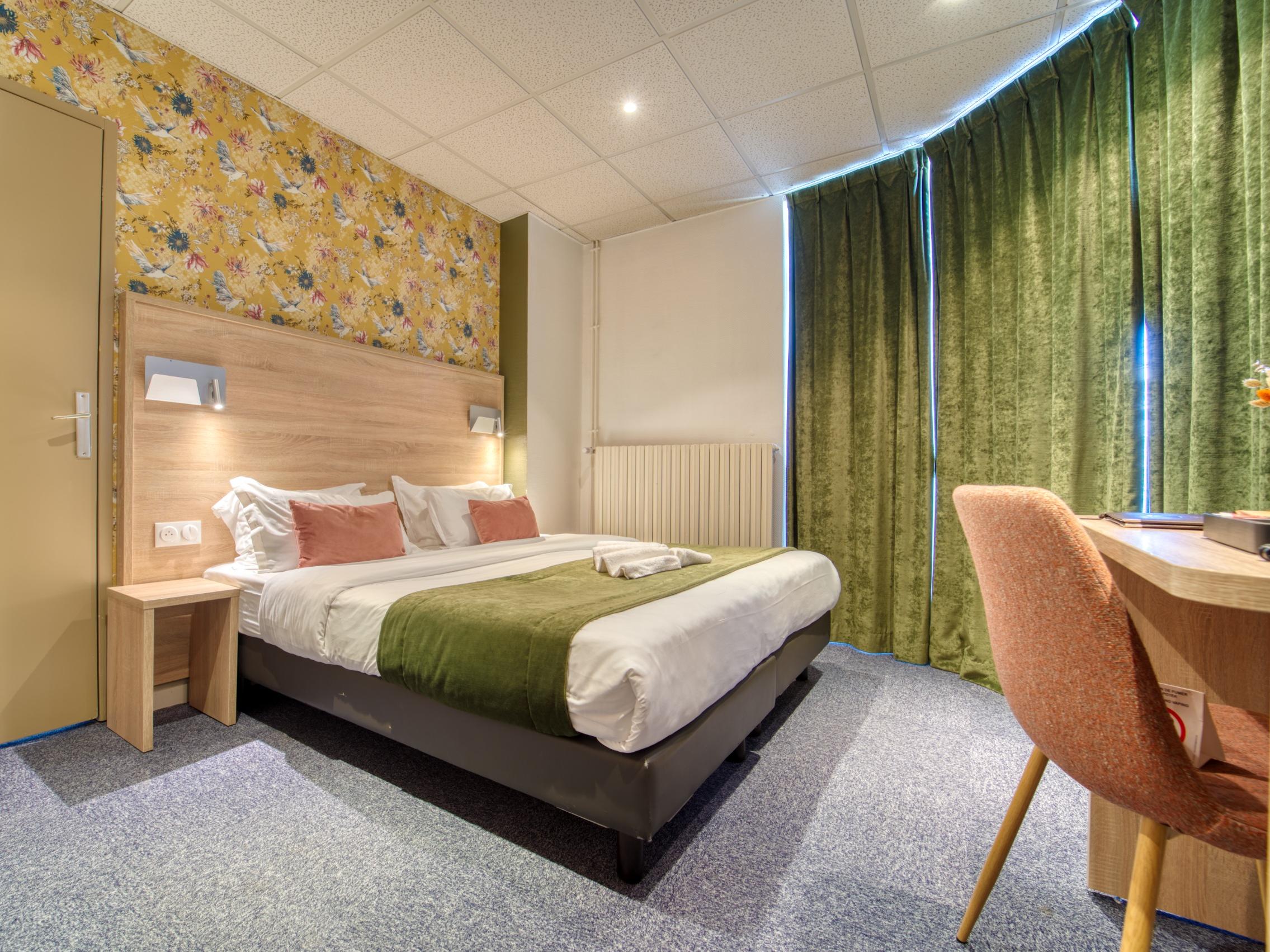 Cit\'Hotel Escurial