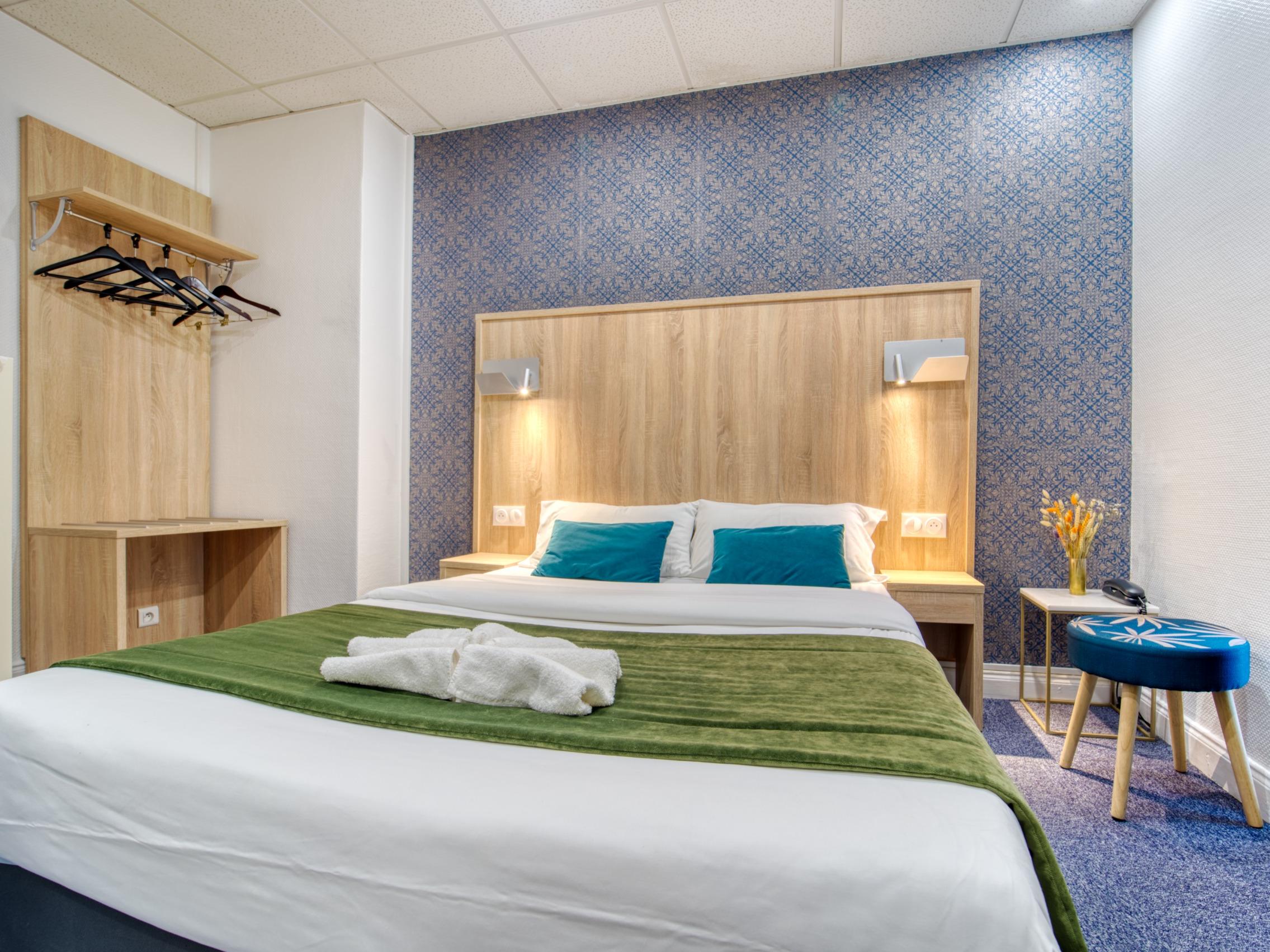 Cit\'Hotel Escurial