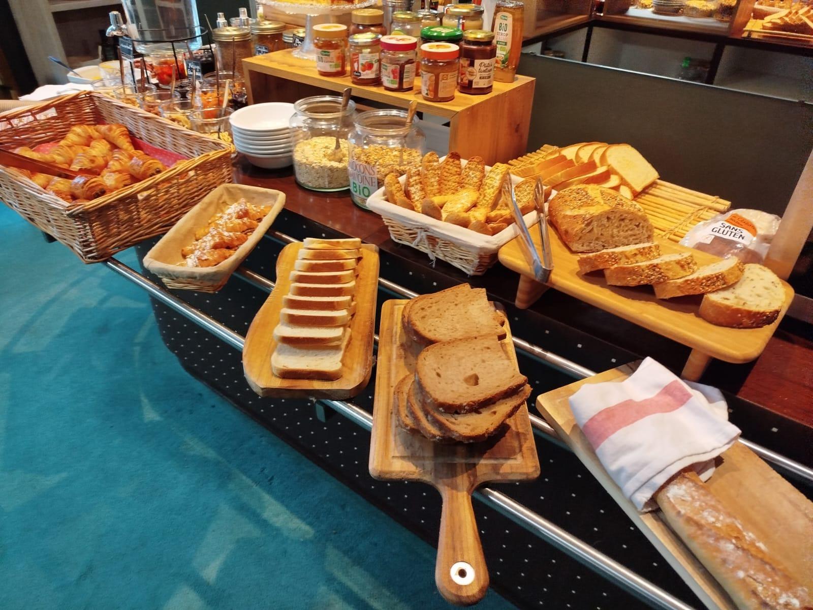 Cit\'Hotel Escurial