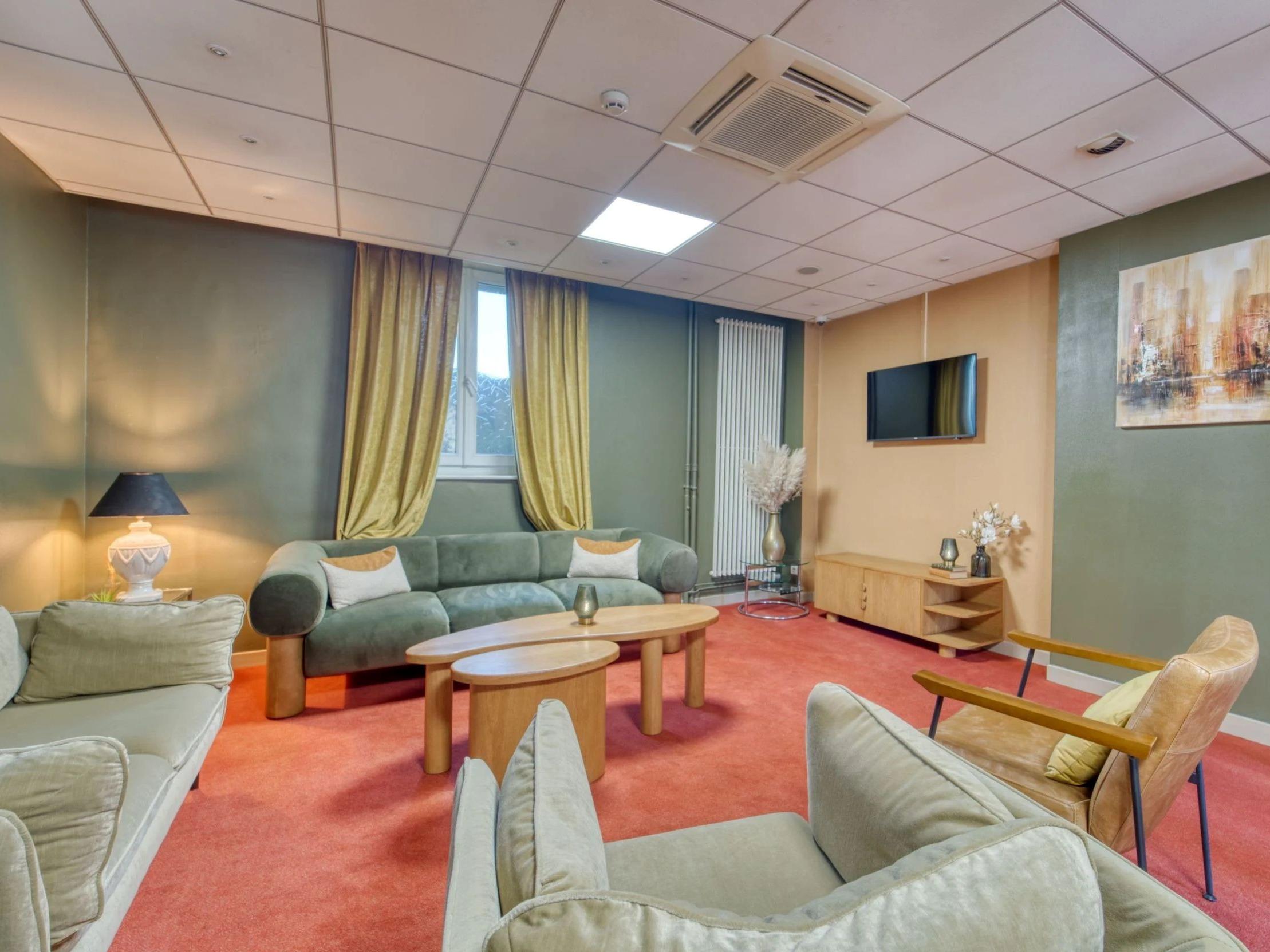 Cit\'Hotel Escurial