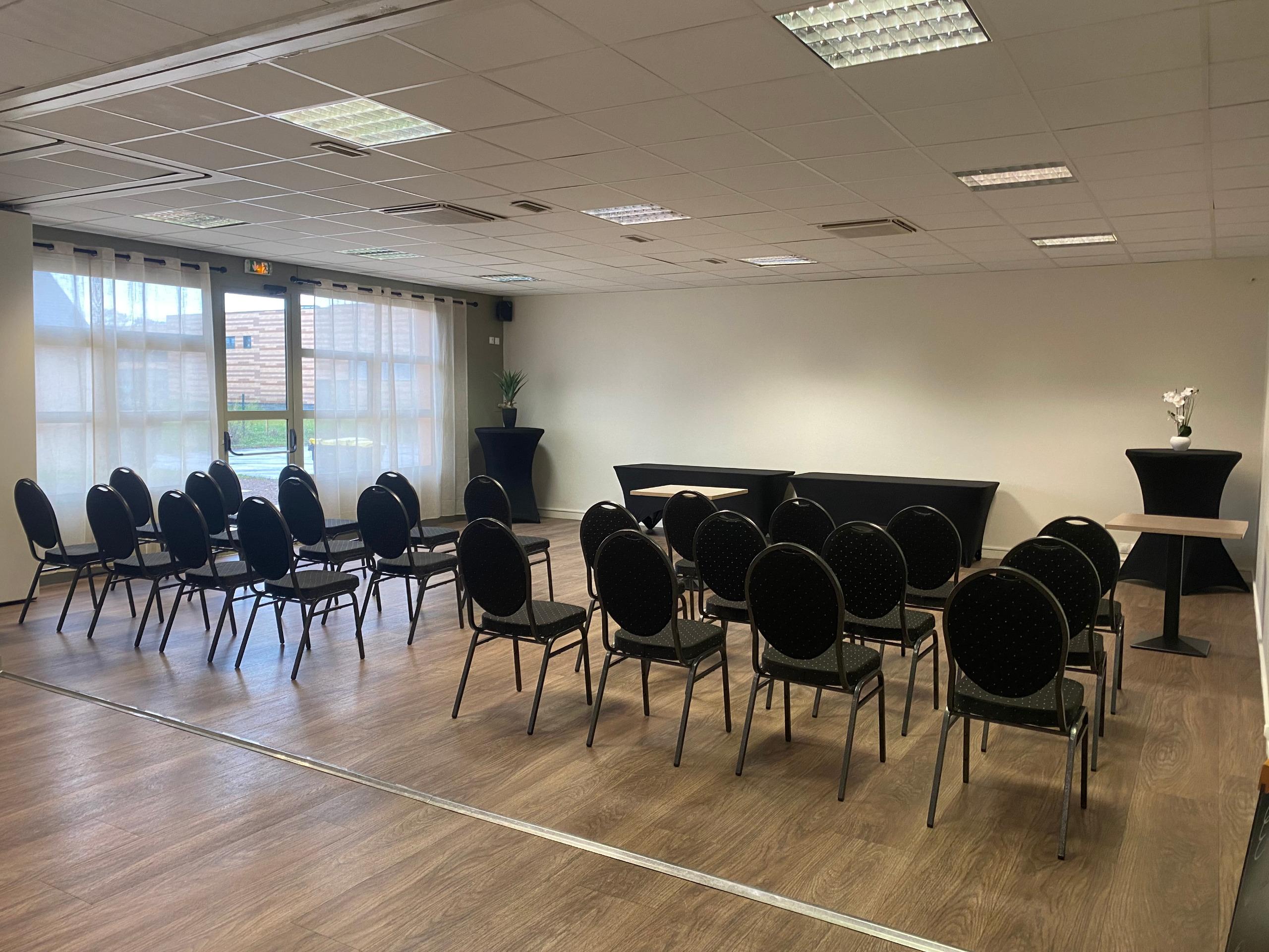 Logis Hôtel Les Fontaines