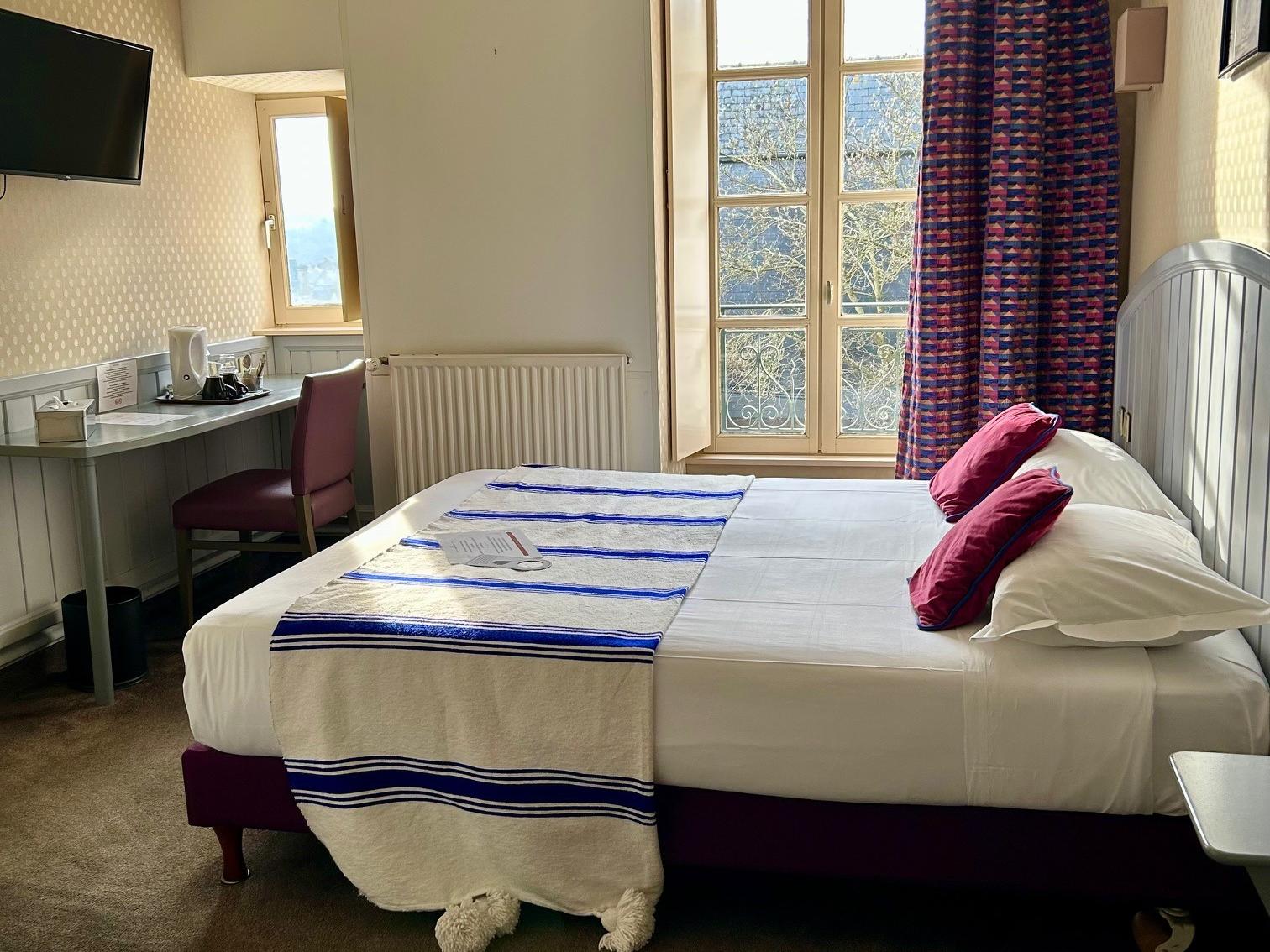 Cit\'Hotel le Challonge
