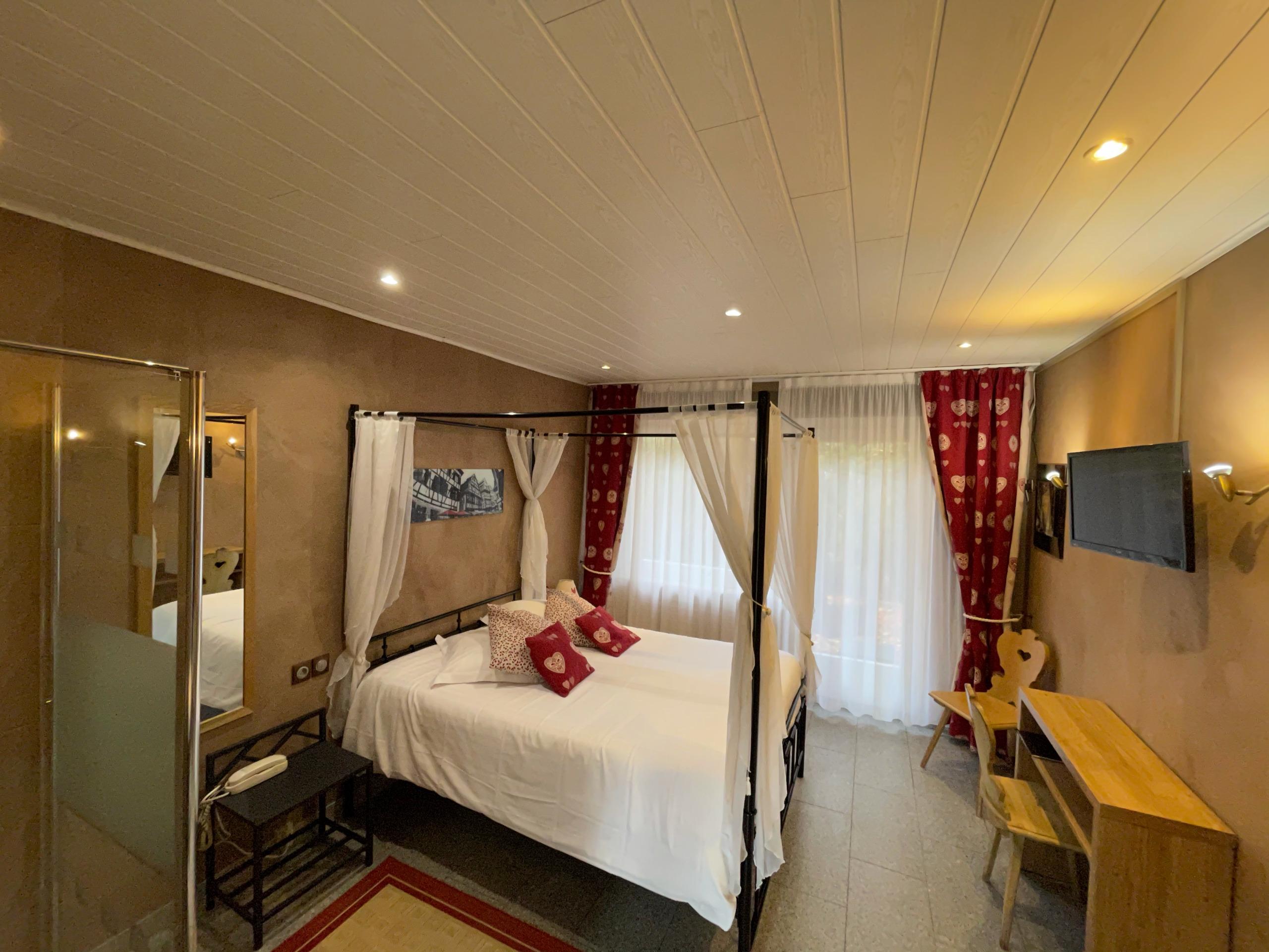 Logis Hôtel les Pins