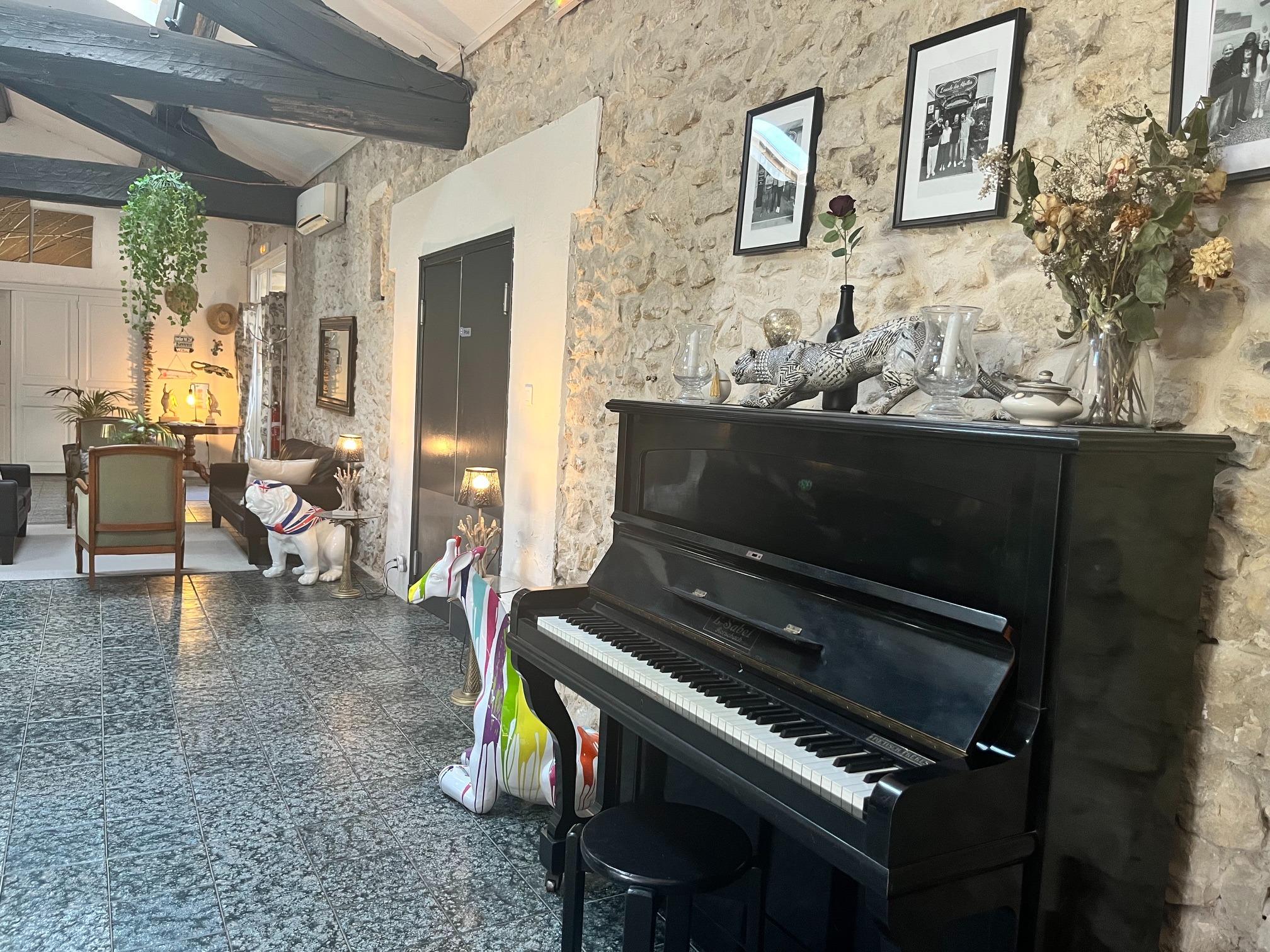 Logis Hôtel l\'Escale des Alpilles